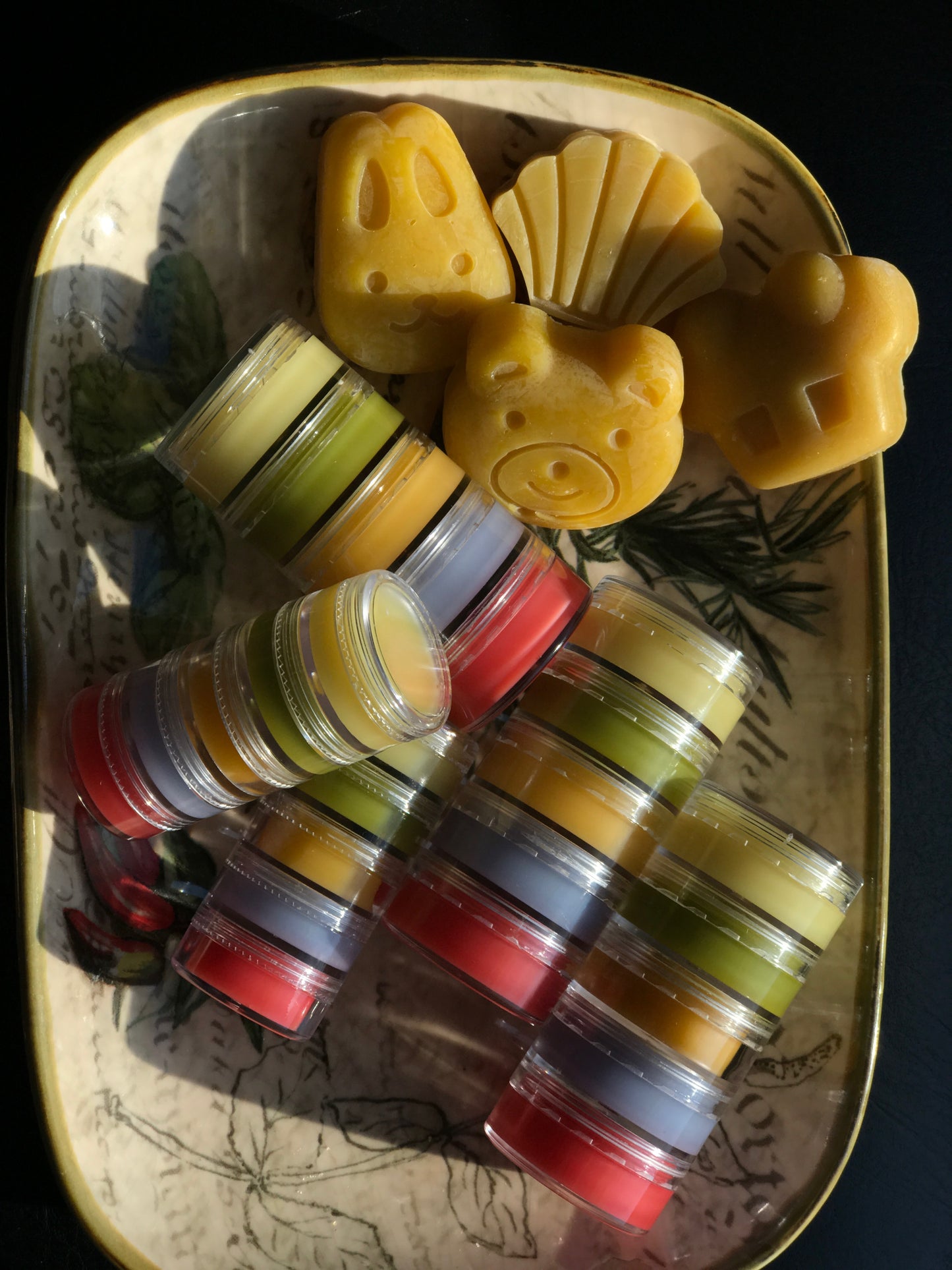 All-Natural Moisture Lip Balm,Rescue dry lips with our Chemical-free all-natural balm,Made with shea butter, aloe butter and essential oils, it provides softness and a heavenly fragrance. Ideal for holiday gifting